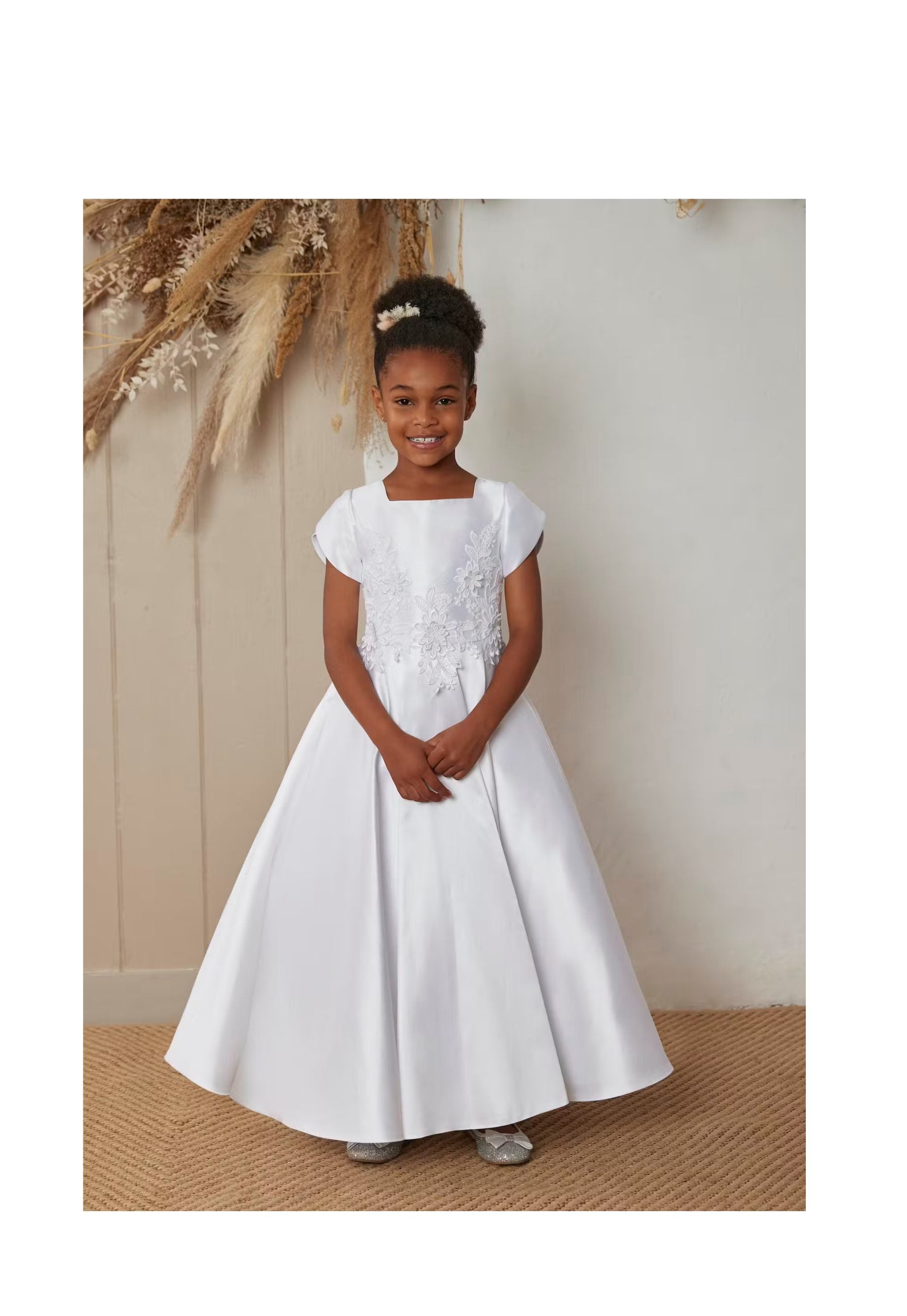 Emily Grace Communion Dress 3322 Sale €125 – ELLIOTT CHAMBERS